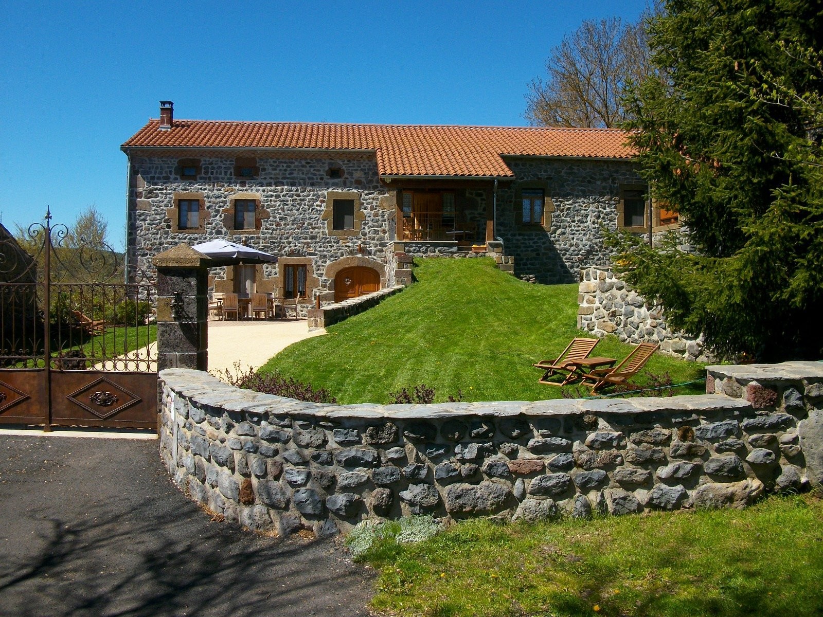 Le Clos Des Pierres Rouges, Chambre d'Hôtes à Saint-Privat-d'Allier