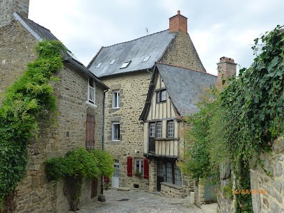 The Port of Dinan, Maison d'Hôtes à Lanvallay