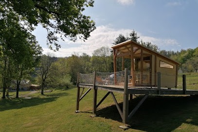 Monchâteau étoilé : Bulle, Cabane dans les arbres et Cabane étoilée avec Spa, Chambre d'Hôtes à Merlas