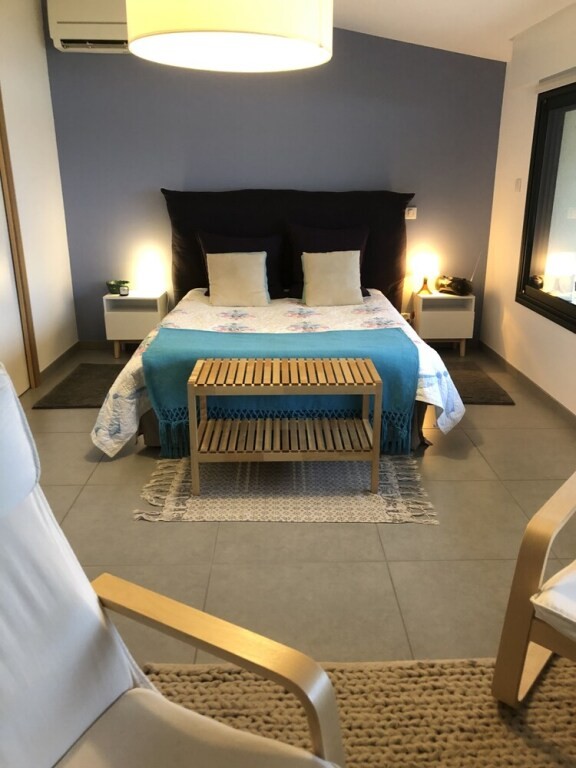 Gîte - Grand studio contemporain, Maison d'Hôtes à Bouloc