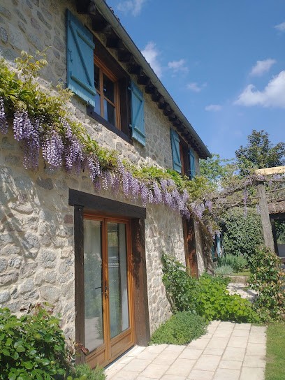 Maison De Glycine, Location de Vacances à La Chapelle-Montbrandeix