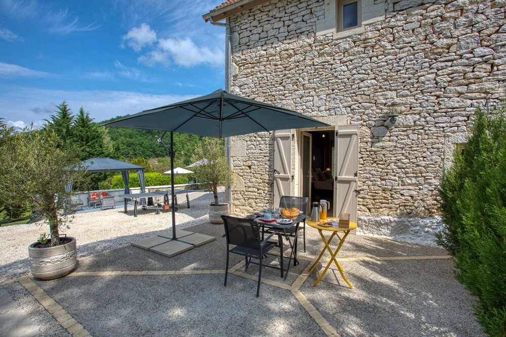 Domaine Des Pierres Blanches - Chambres D'hôtes Et Gîte De Charme Avec Piscine Chauffée En Périgord Noir Près De Sarlat, Chambre d'Hôtes à Carlux
