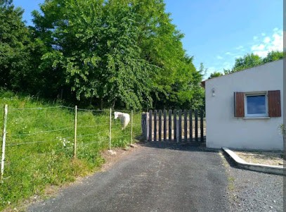 Gîte De Chantuzac, Location de Vacances à Fenioux