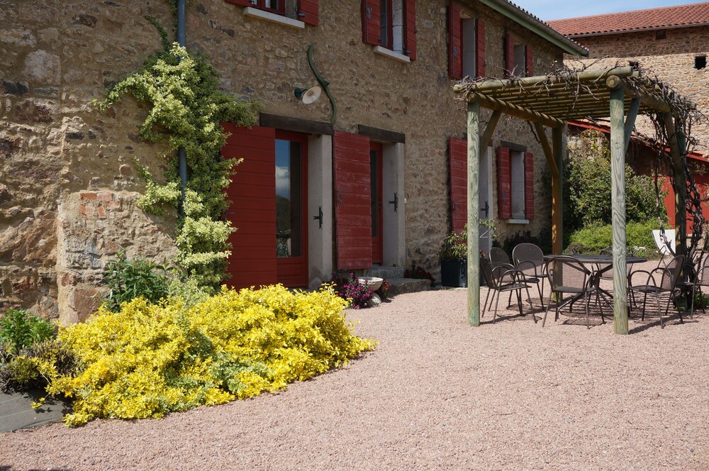 Auberge De La Ferme Du Thiollet, Chambre D'hôtes à Montromant