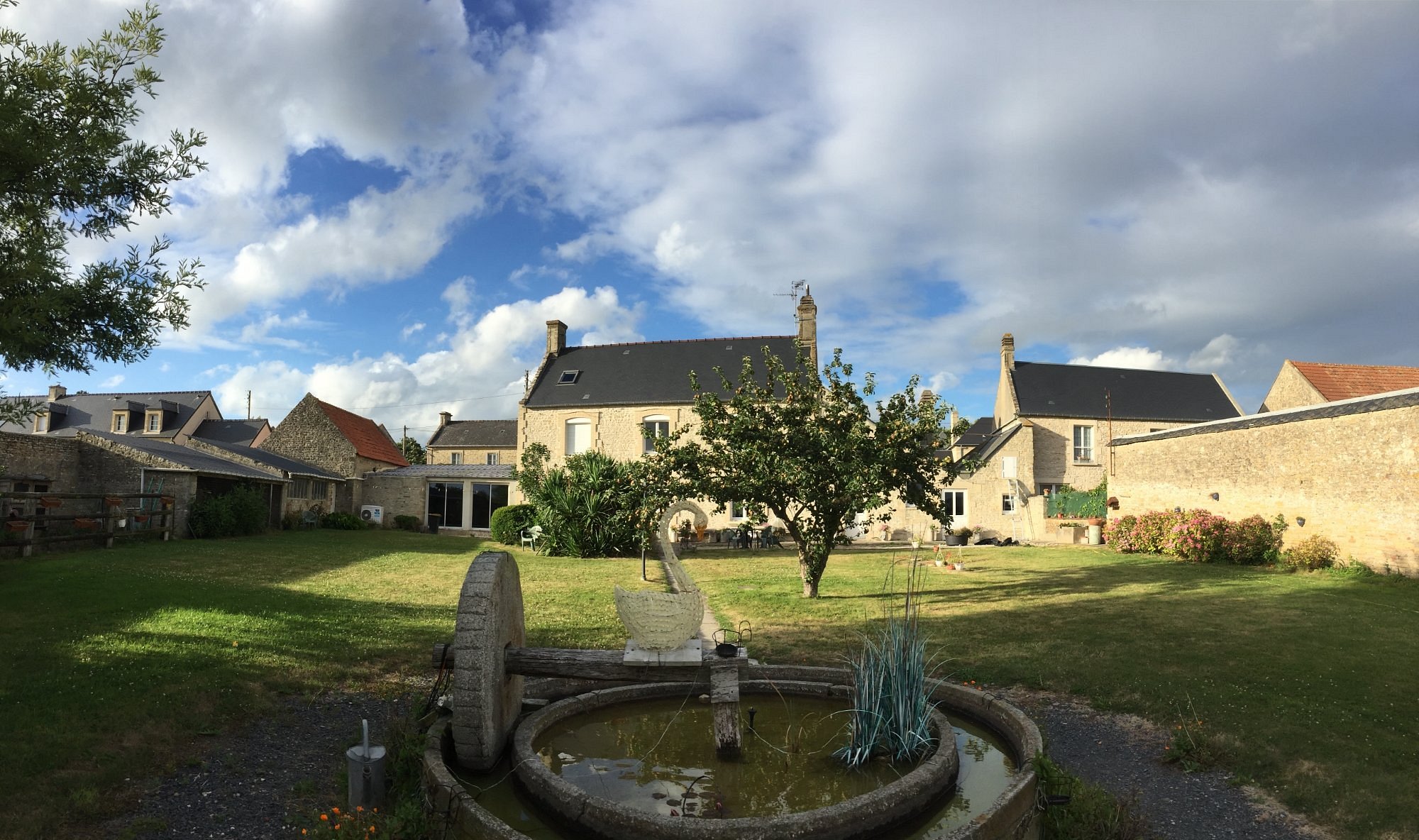 Maryse Et Jean-Pierre, Chambre D'hôtes à Longues-sur-Mer