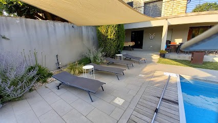 Le Mas Moon, Location de Vacances à Colonzelle