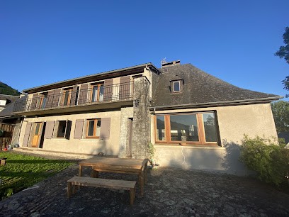 Location Maison proche Lourdes Hautes-Pyrénées vue montagne 4 chambres, Location de Vacances à Ousté