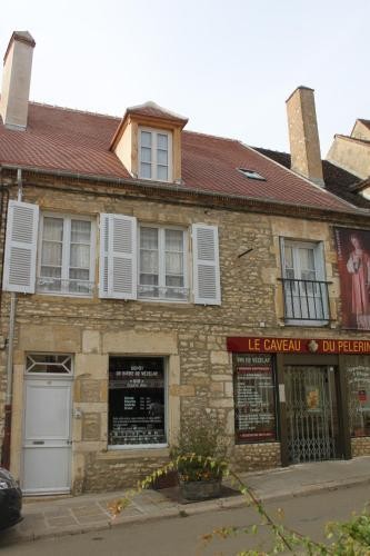 Le Pressoir Abbey, Chambre d'Hôtes à Vézelay