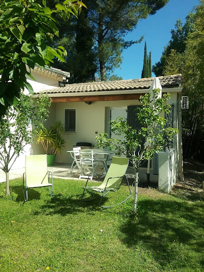 La Sarriette Provençale, Chambre D'hôtes à Caumont-sur-Durance