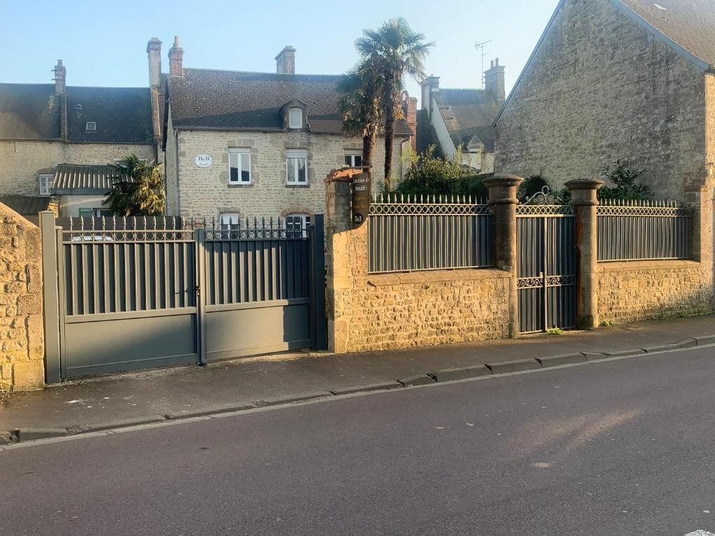 Chambres d'Hôtes de l'Église, Chambre d'Hôtes à Sainte-Mère-Église