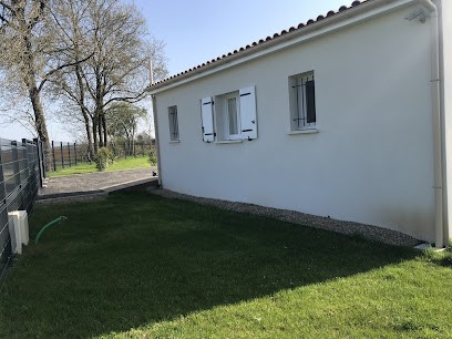 Location saisonnière chez jo et bruno maison individuelle 45 m2 avec piscine et terrains, Maison d'Hôtes à Champagnolles