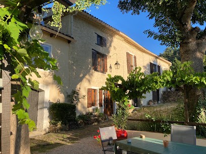 Les Deux Chevaux Chambres d'Hôtes, Maison d'Hôtes à Saint-Jean-de-Paracol