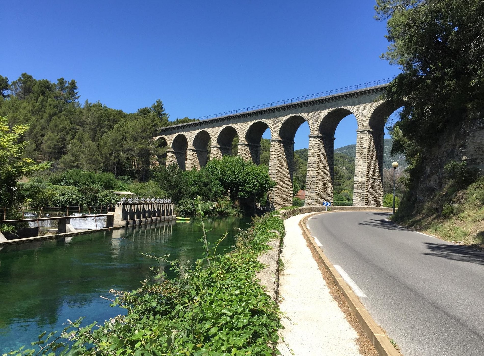 Provence Cycling Holidays, Chambre d'Hôtes à Cabrières-d'Avignon