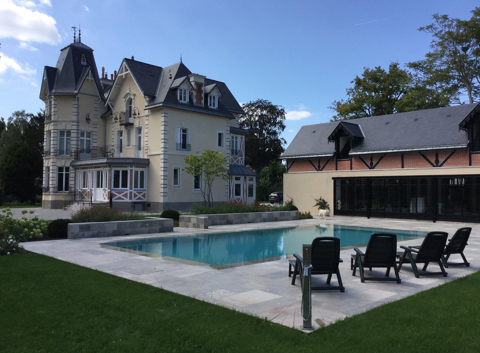 Manoir Des Logis, Chambre d'Hôtes à Yvré-l'Évêque