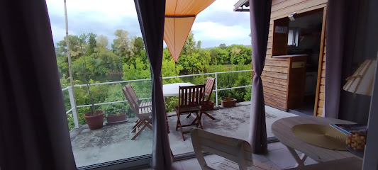 Les Terrasses De La Rivière, Chambre D'hôtes à Lamothe-Montravel