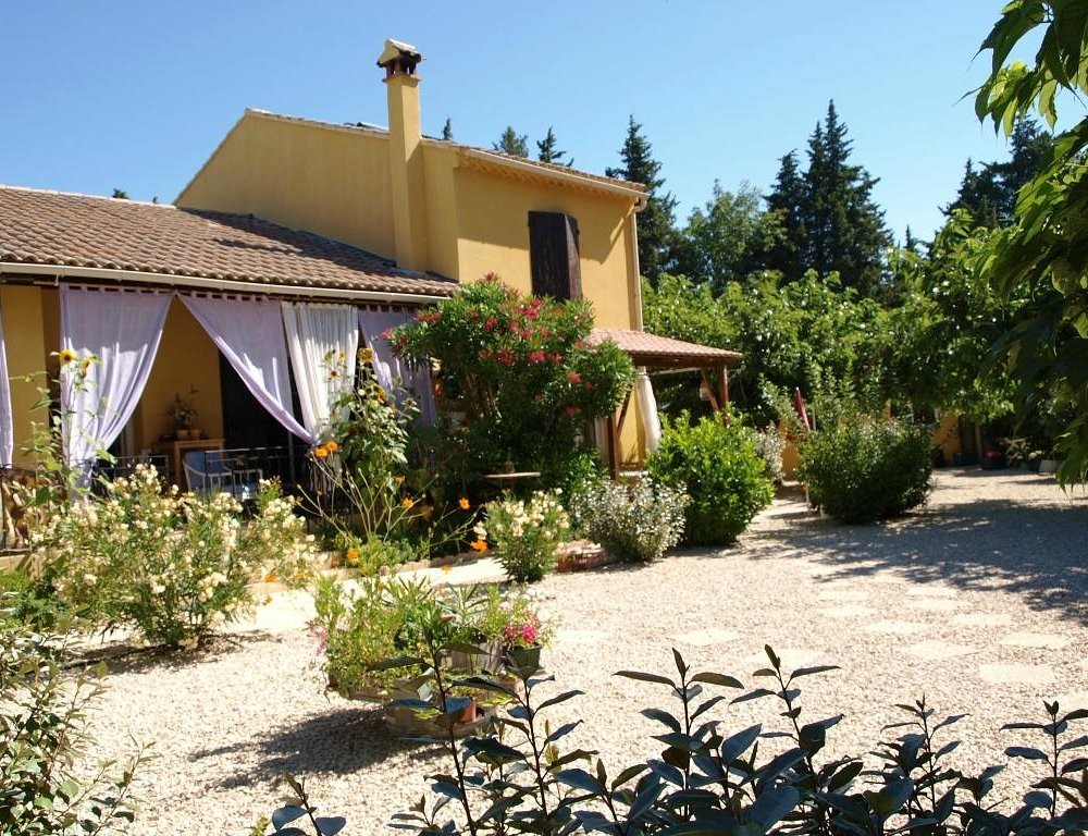 LA VILLA TOURNESOL, Chambre d'Hôtes à Velleron
