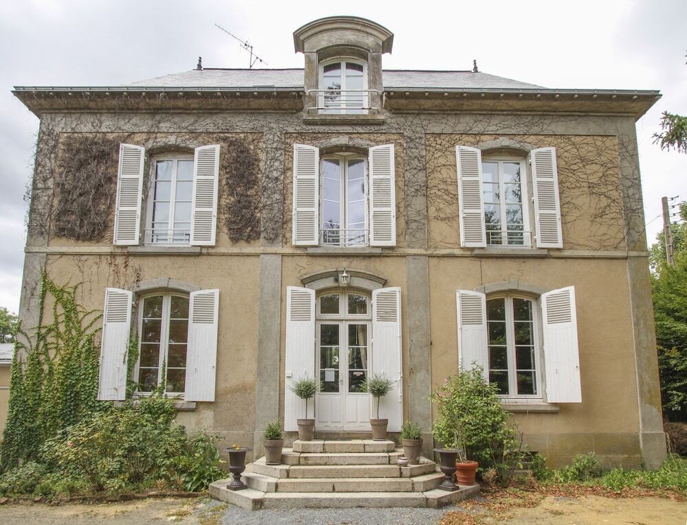 Manor Turets, Chambre d'Hôtes à Yvré-l'Évêque