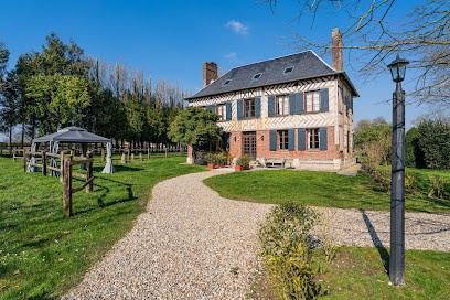 Le Domaine Des Volets Bleus, Chambre d'Hôtes à Beuzeville