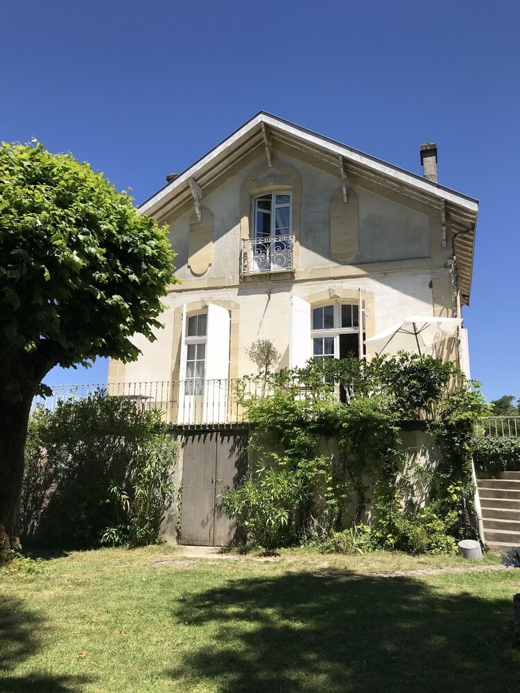 Château Beauséjour, Chambre d'Hôtes à Listrac-Médoc