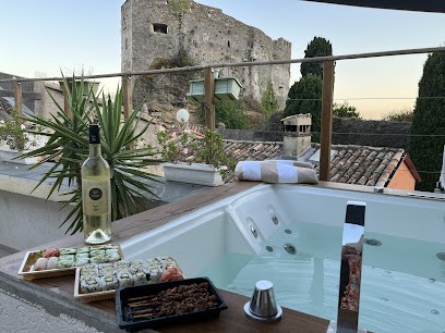 Charming Rooftop and Sea View, Chambre d'Hôtes à Roquebrune-Cap-Martin