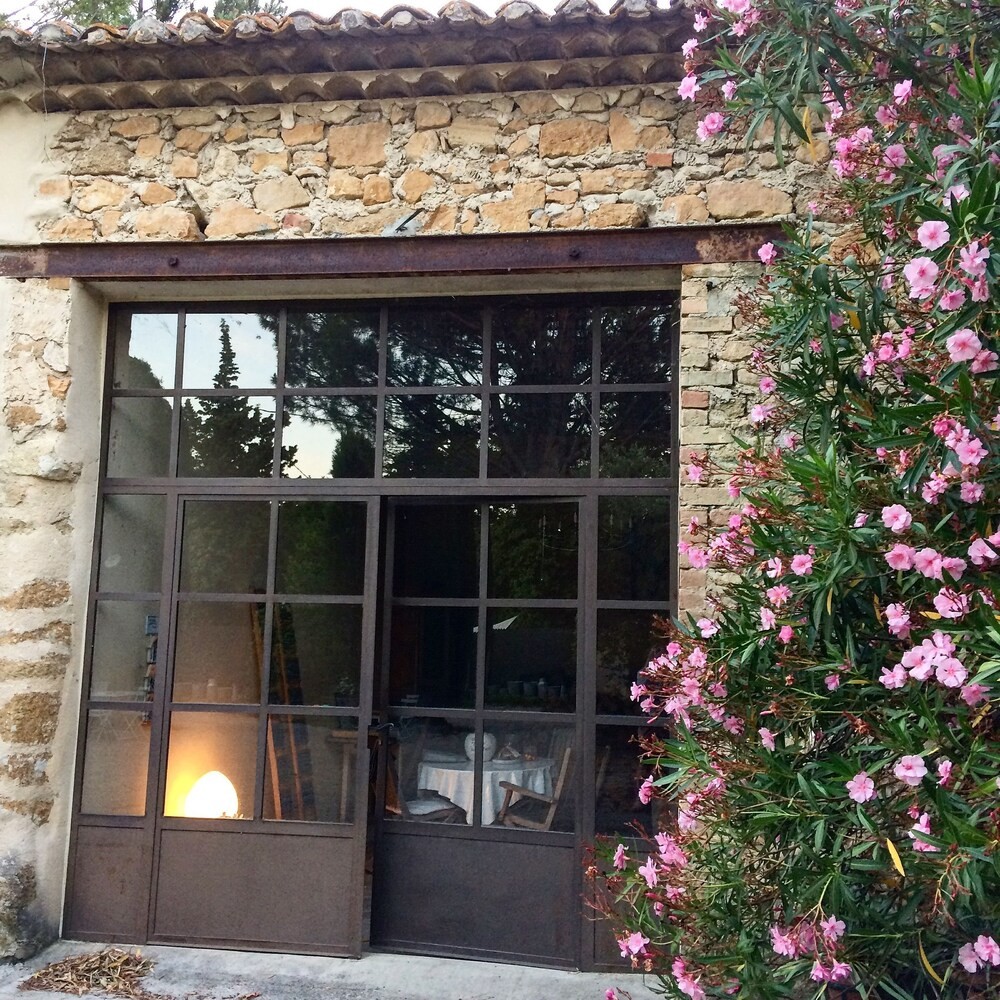 At The Ferme Des Sablons, Chambre d'Hôtes à Sarrians