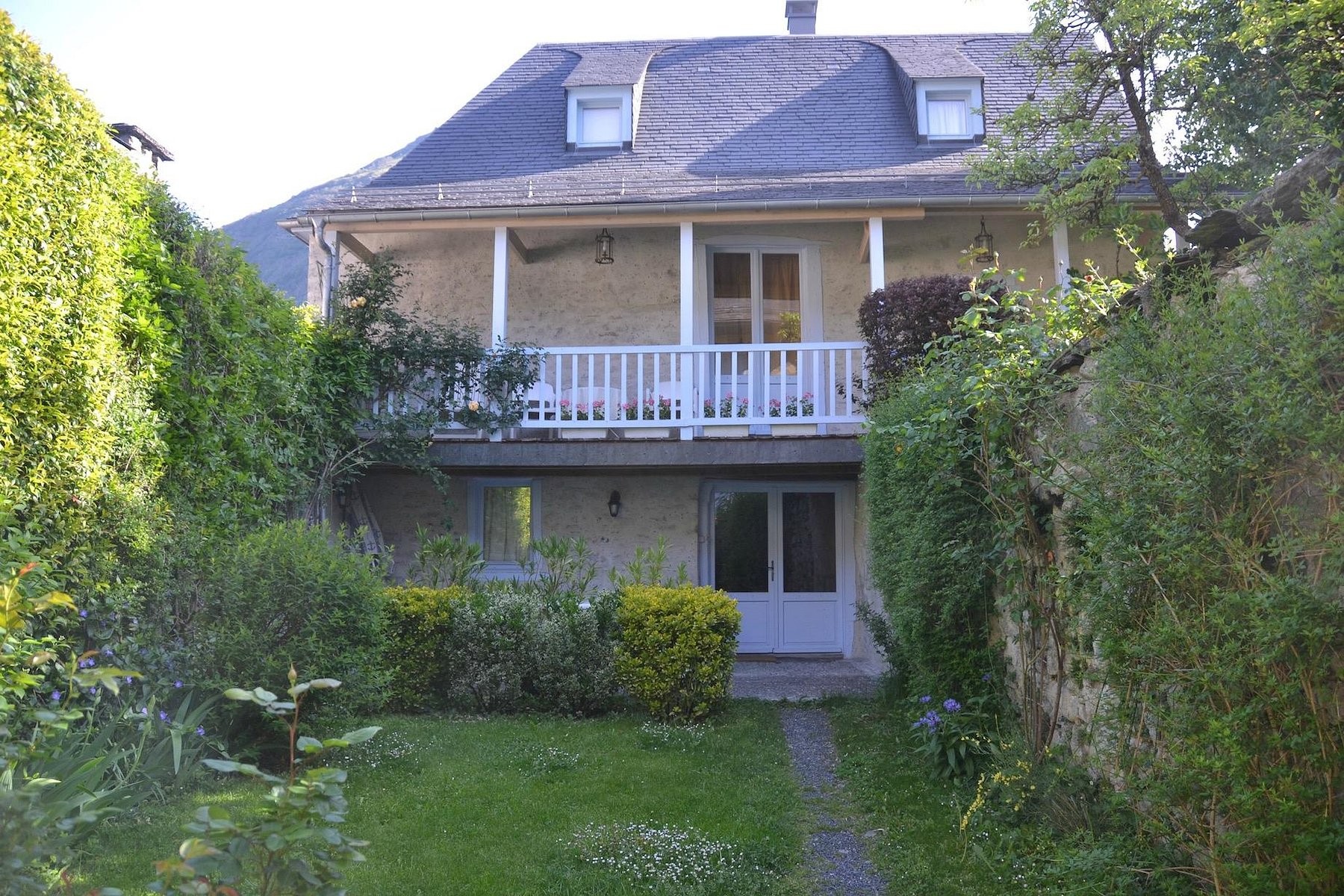 At Clos Des Arts, Chambre d'Hôtes à Luz-Saint-Sauveur