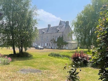 Ferme Fortifiée D’Enguenard, Chambre d'Hôtes à Formigny La Bataille