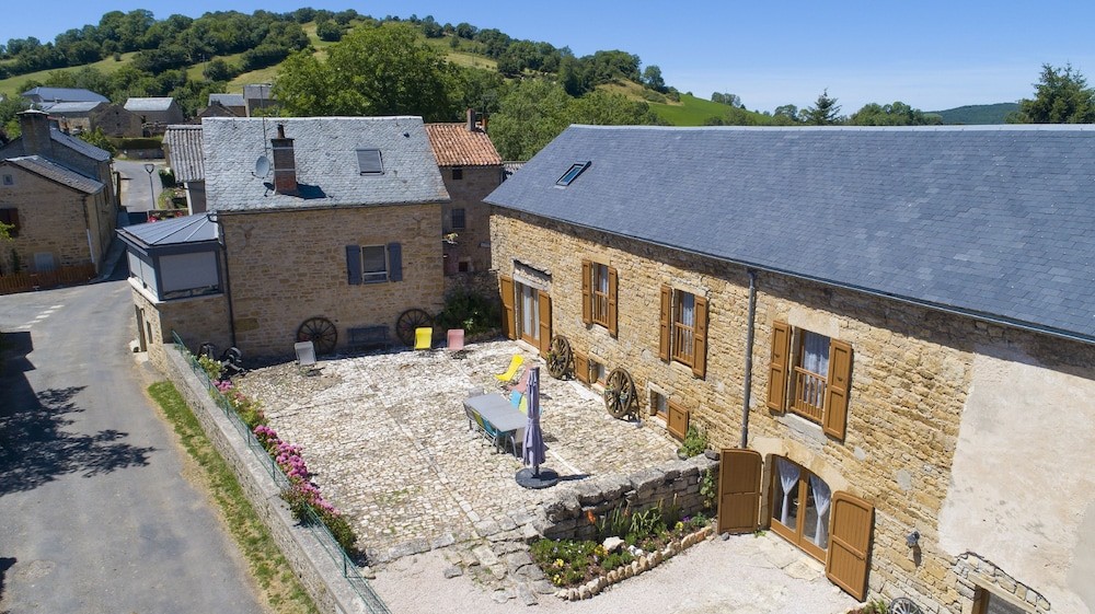 Entre Dolmens Et Fontaines - Chambres Et Tables D'hôtes, Chambre d'Hôtes à Sévérac d'Aveyron