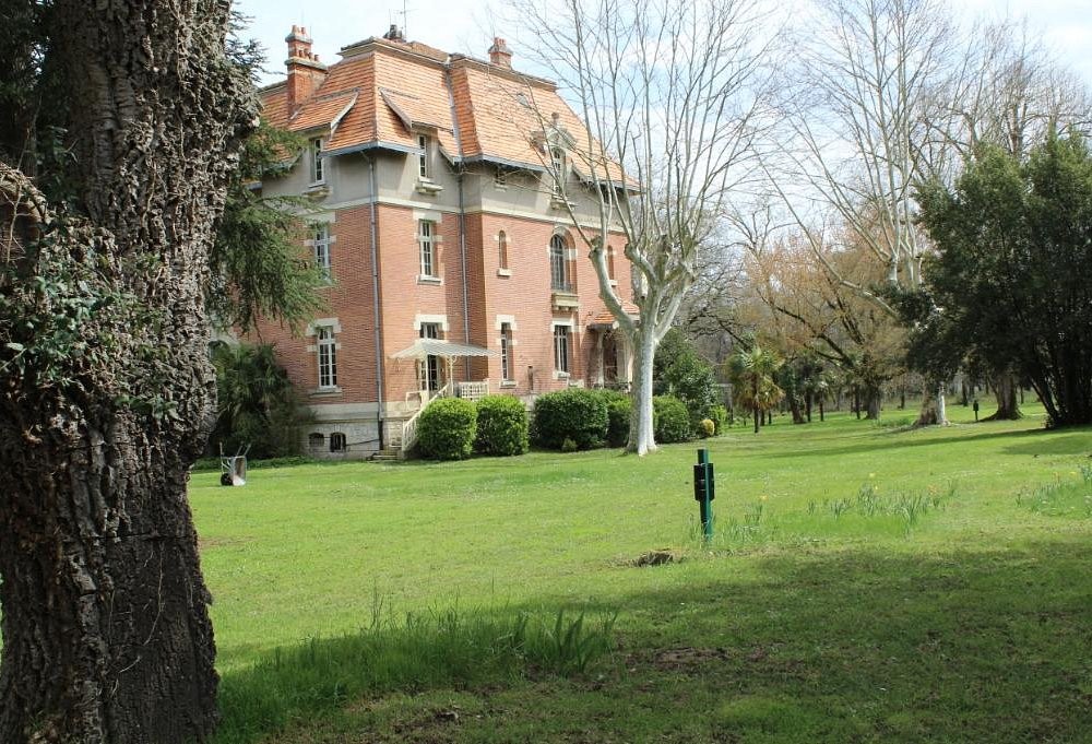 Chateau Mezger, Chambre d'Hôtes à Albefeuille-Lagarde