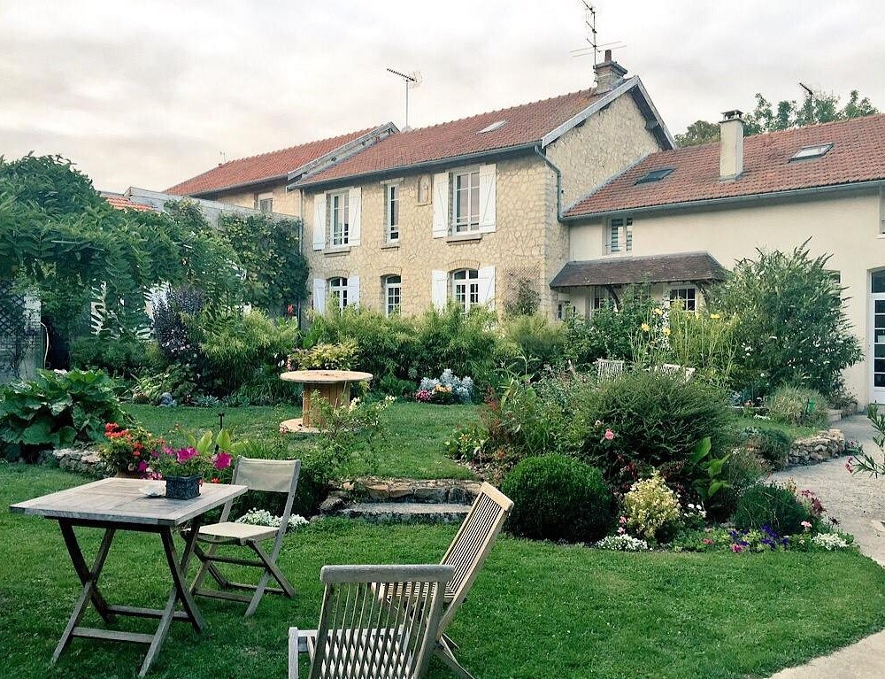 Bed and Breakfast - The Celestines, Chambre d'Hôtes à Auménancourt