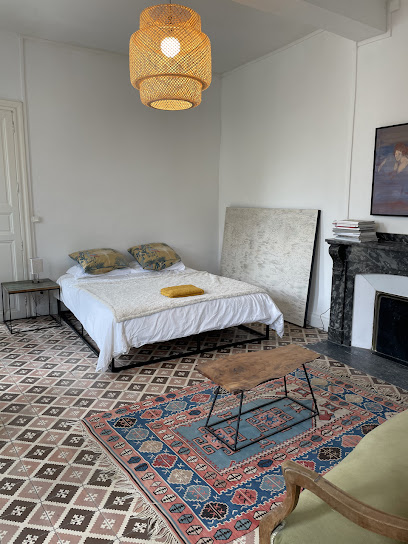 Artist Residency And Bed And Breakfast, Chambre D'hôtes à Siran