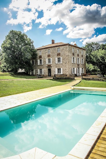 Domaine de Maisonneuve, Location de Vacances à Sugères