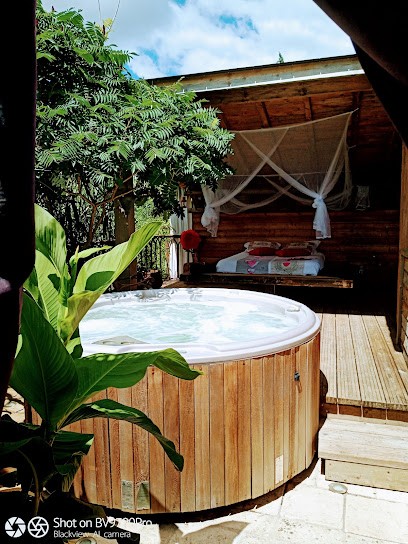 Nuit Insolite Spa Et Voie Lactée, Chambre d'Hôtes à Saint-Cirq