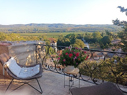 Olly Auberge Des Arts, Chambre d'Hôtes à Montfort-sur-Argens