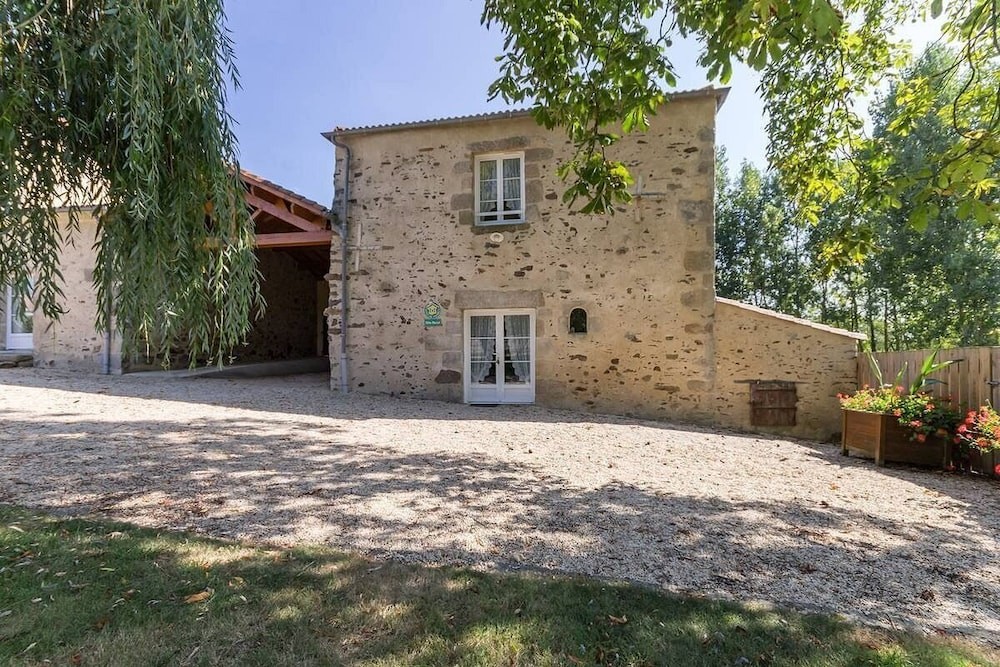 Chambres D'hôtes Le Logis Du Château, Chambre d'Hôtes à Vieillevigne