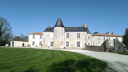 XVth Century Holiday Rental, Location de Vacances à Genouillé