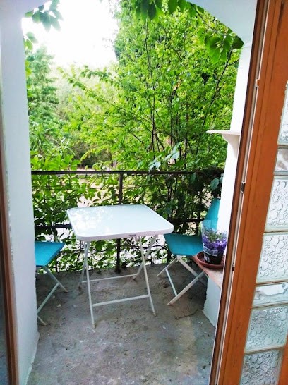 La Maison Ardéchoise, Chambre d'Hôtes à Saint-Pons