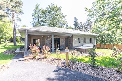 Les Lodges du Golf Chambon sur Lignon - Chalets - Piscine - Spa - Golf - Jacuzzi - Aires de jeux, Location de Vacances au Chambon-sur-Lignon