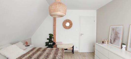 Cocoon Bed and breakfast ( Private Bedroom ) with jacuzzi, shared bathroom, kitchen, ..., Chambre d'Hôtes à Fegersheim