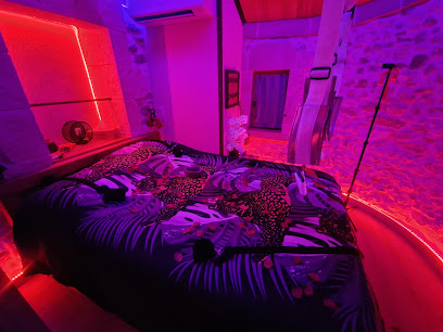 La Tour Secrète : Love Room Romantique, Atypique, Spa Et Sauna, Escapade En Couple, Aude, Occitanie Chambre D'hôtes à Vinassan