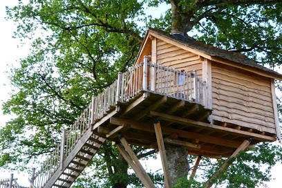 The Garden Beyssin and treehouse, Chambre d'Hôtes à Puy-d'Arnac