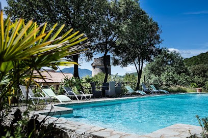 Gîtes du Château de Colombières sur Orb, locations de vacances avec piscine, Location de Vacances à Colombières-sur-Orb