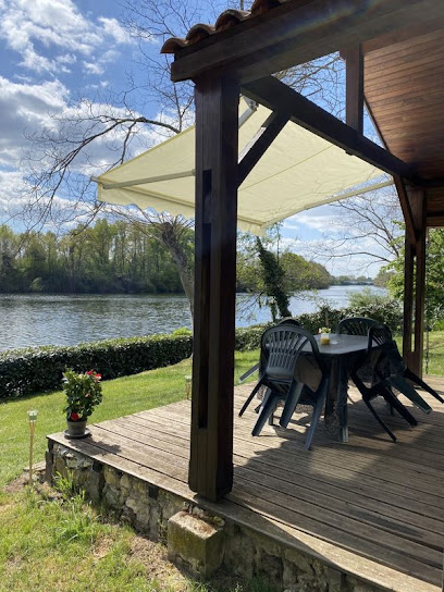 Chalet Bord De L'eau, Location De Vacances à Saint-Capraise-de-Lalinde