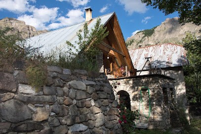refuge La coquille 1732, Chambre d'Hôtes à Entraunes