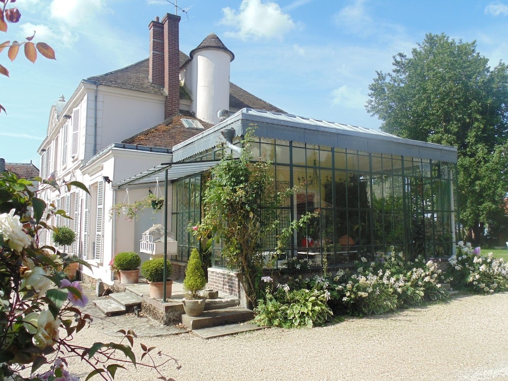Le Clos Saint Nicolas, Chambre d'Hôtes à Neauphle-le-Château
