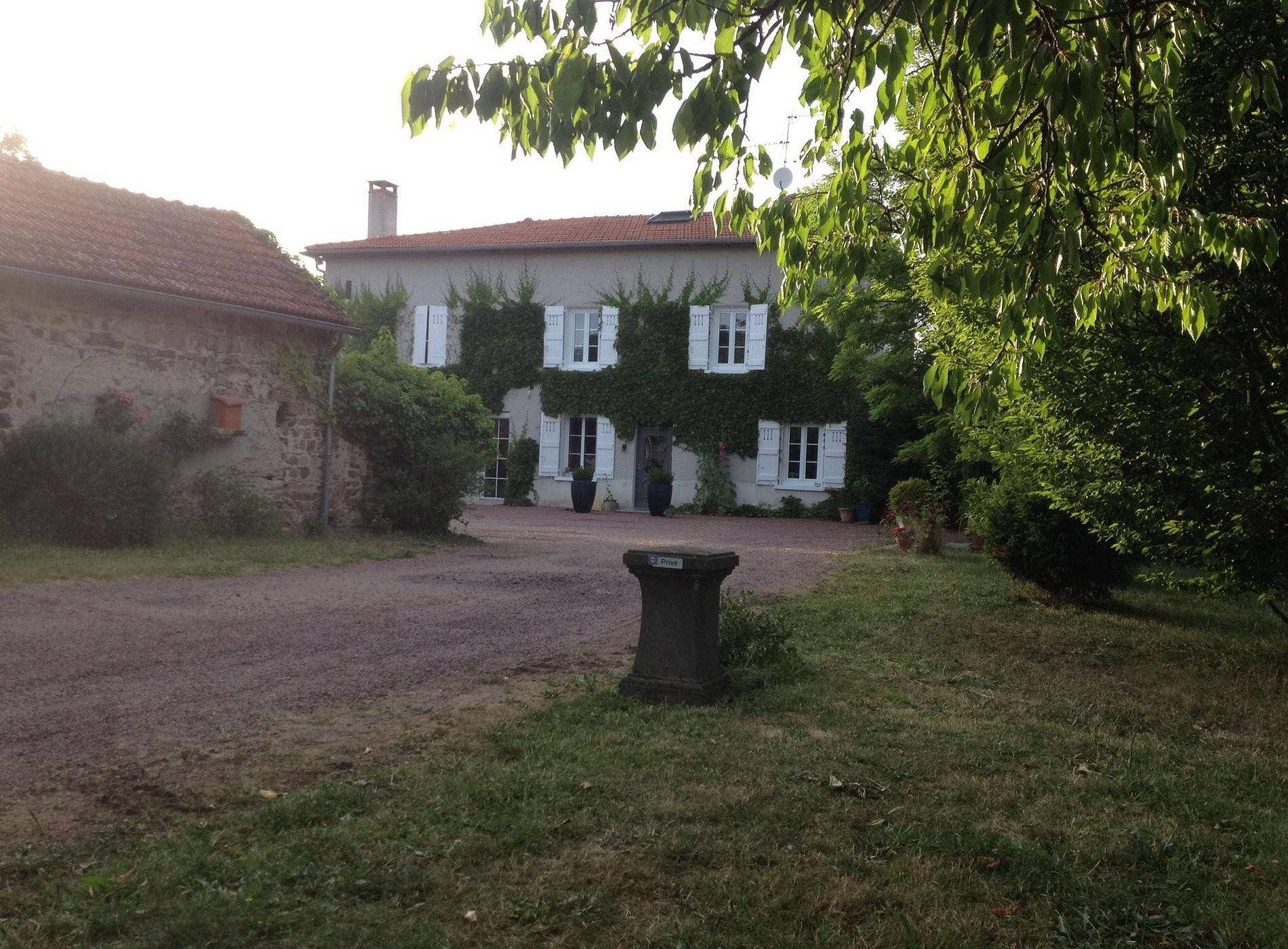 Chambres d'hôtes - Hôtel - Ouches, Roanne, Loire - Pensions équestres - Domaine d'Aromm, Chambre d'Hôtes à Ouches
