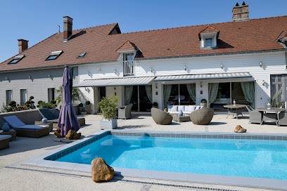 Appartement avec piscine de la Croix, Maison d'Hôtes à Villechétif