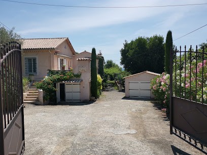 Le Nid Des Arts, Chambre d'Hôtes à Tourrettes