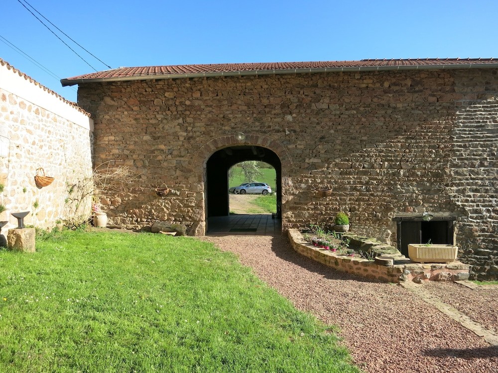 Chambres D'Hôtes Charme & Caractère (Auvergne-Rhône-Alpes) Ferme Des Entremains, Chambre d'Hôtes à Thizy-les-Bourgs