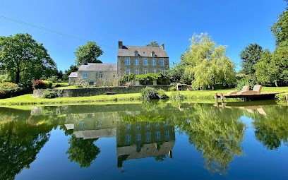 Au bord de l'étang - Le Presbytère, Chambre d'Hôtes à Montaigu-la-Brisette